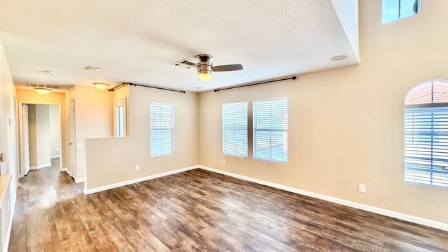 Building Photo - Bright & Lovely Two Story Townhome in the VistaMonte at San Luis Rey HOA Community of Oceanside!