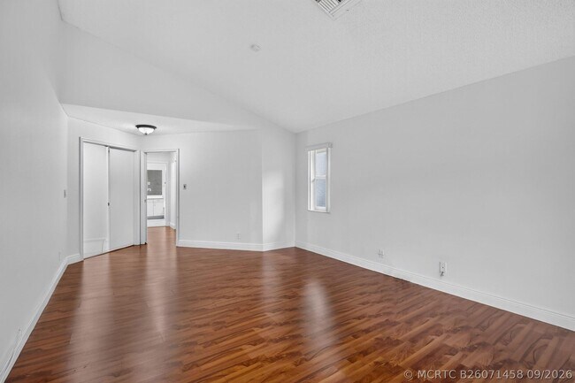Building Photo - 924 Spoonbill Cir