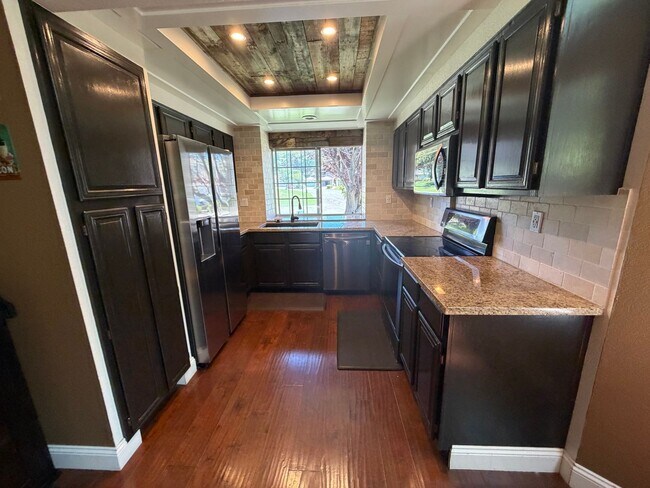 Building Photo - 2461 Bay Hill Cir