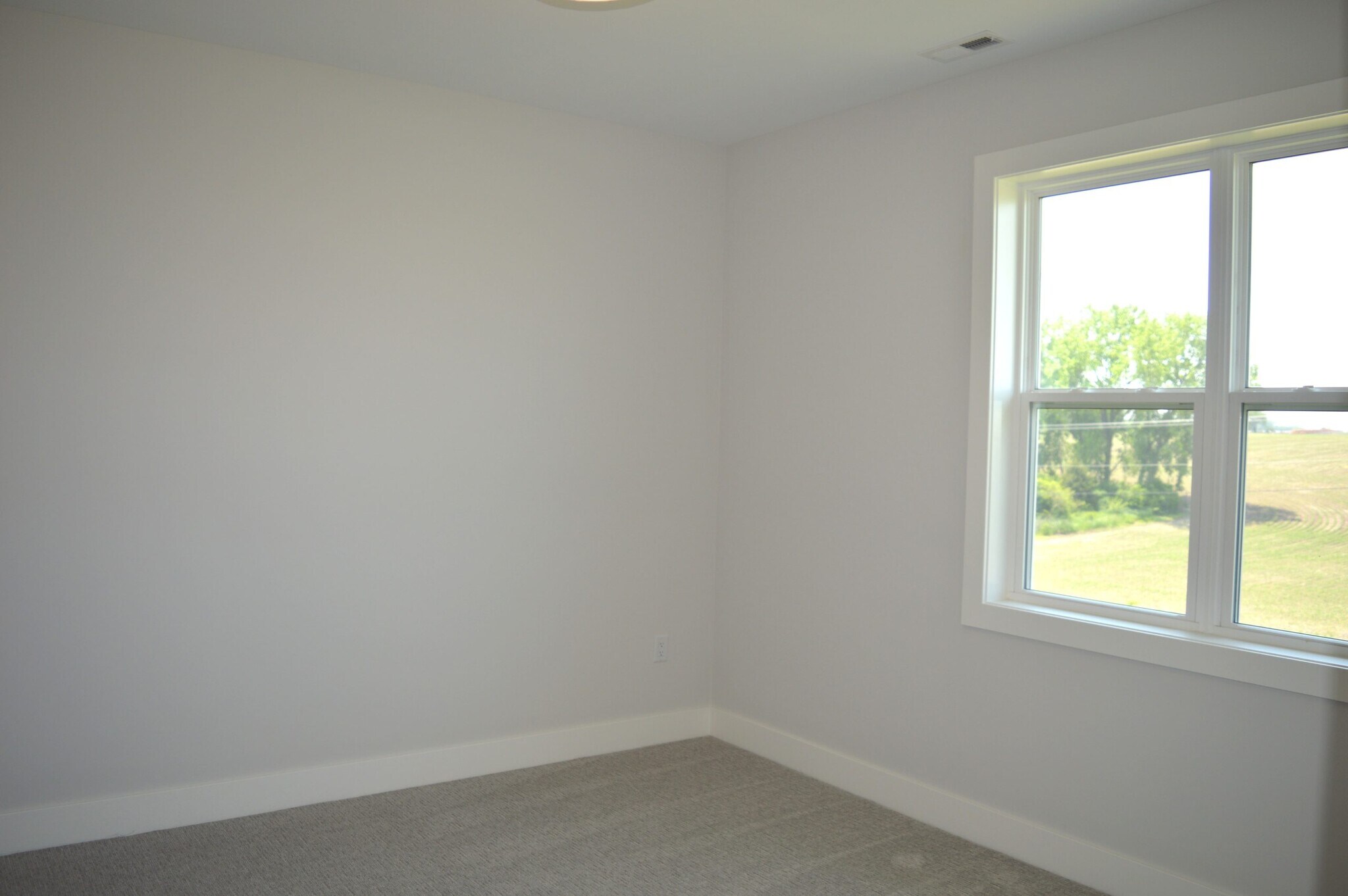 Building Photo - 219 3rd Ave
