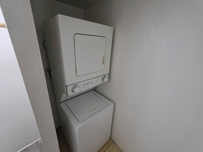 Building Photo - 1200 S Riordan Ranch St
