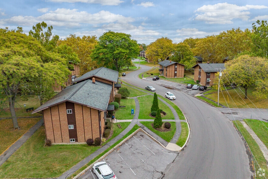Aerial Photo - Franklin Park Apartments