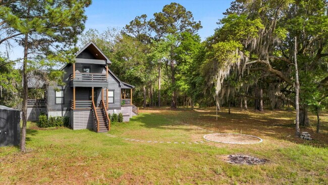 Building Photo - "Spacious 4-Bed Oasis with Guest Suite on Johns Island - Your Dream Home Awaits!"