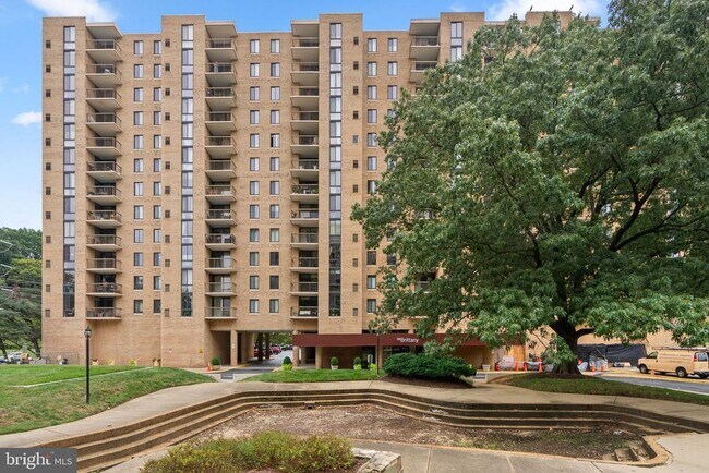Building Photo - 4500 S Four Mile Run Dr