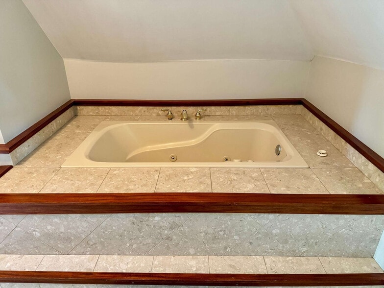 Building Photo - 1235 Highland St