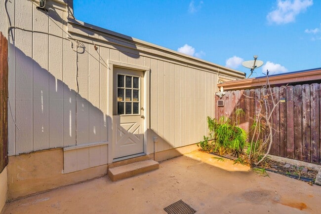 Building Photo - Move-In Ready 2-Bedroom Condo in Prime San Antonio Location