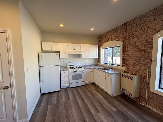 Building Photo - 772 S Boyle Ave