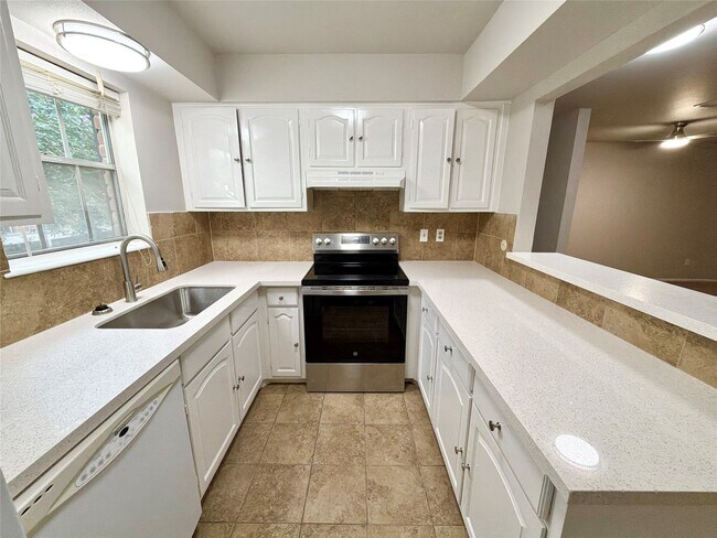 Building Photo - 857 Wax Myrtle Ln
