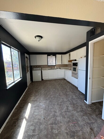 Building Photo - 5229 Mountain View Dr