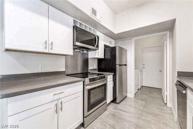 Building Photo - 2615 W Gary Ave