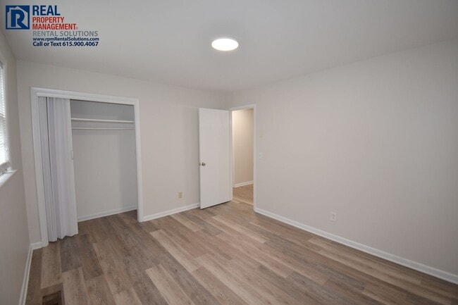 Building Photo - 1513 Lakeshore Dr