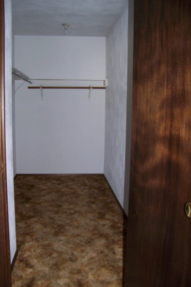 Building Photo - 2209 Stoneybrook Rd