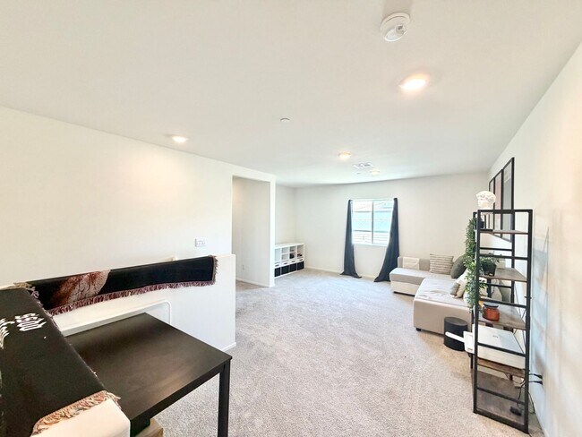 Building Photo - 30607 Cyclone Ave