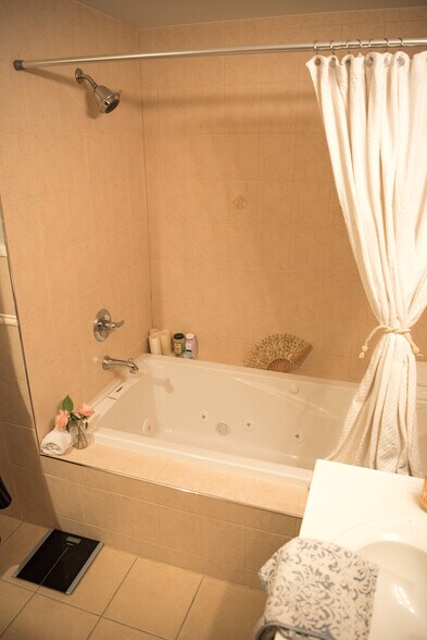 3rd Floor full bath - 1623 Swain St