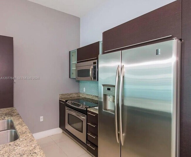 Building Photo - 950 Brickell Bay Dr
