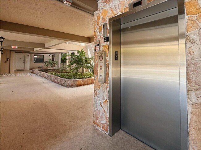 Building Photo - 511 Ives Dairy Rd