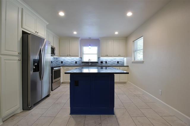 Building Photo - 717 Greenleaf Dr