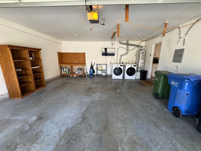 Building Photo - Light-Filled 3-Bedroom Home in Desirable Agoura Hills Community