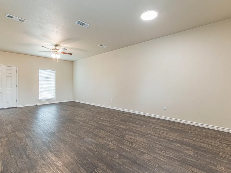 Building Photo - 3600 Barnacle Dr