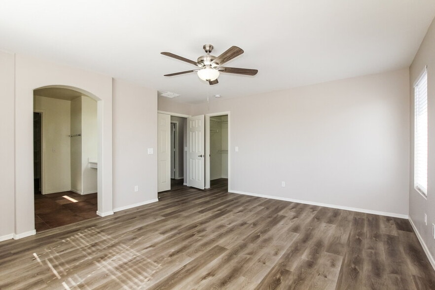 Building Photo - 2408 S 90th Glen