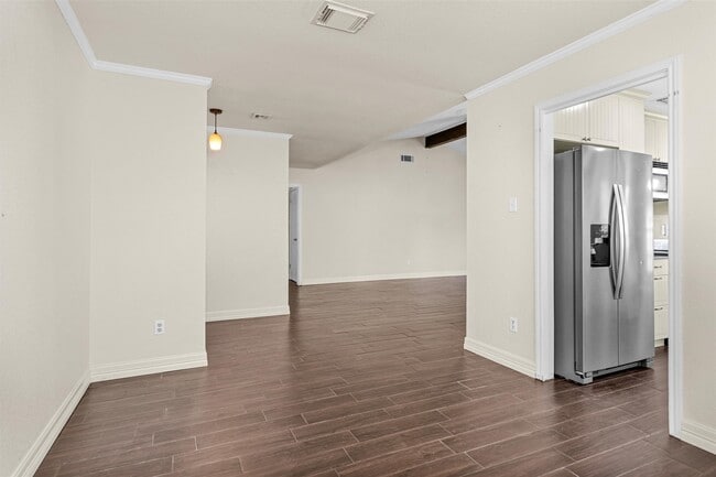 Building Photo - 13650 Cherrydown St