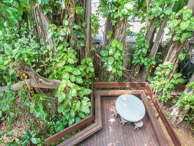 Building Photo - 3504 Banyan Cir