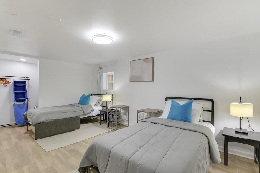 Building Photo - 4642 W Montana St