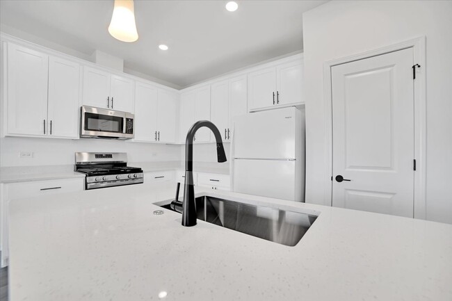 Building Photo - NEW CONSTRUCTION 3BED, 3BATH TOWNHOUSE IN ...