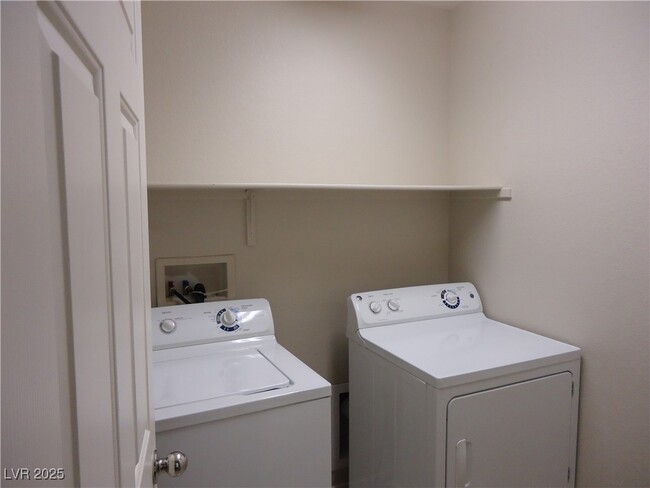 Building Photo - 8954 Fox Season Ave