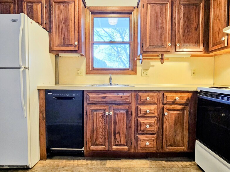 Building Photo - 11 Oriole Dr