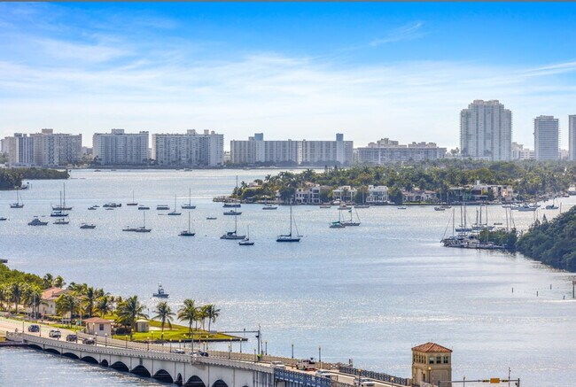 Building Photo - 1717 N Bayshore Dr