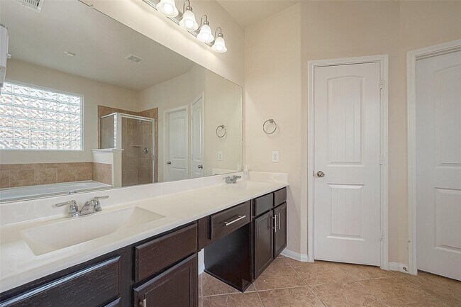 Building Photo - 3403 Lilac Ranch Dr