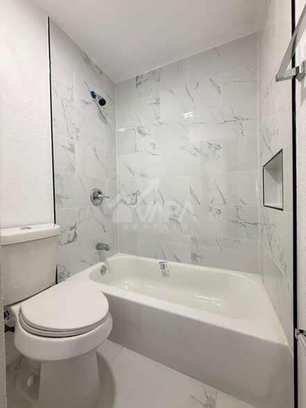 Building Photo - 209 High Oak