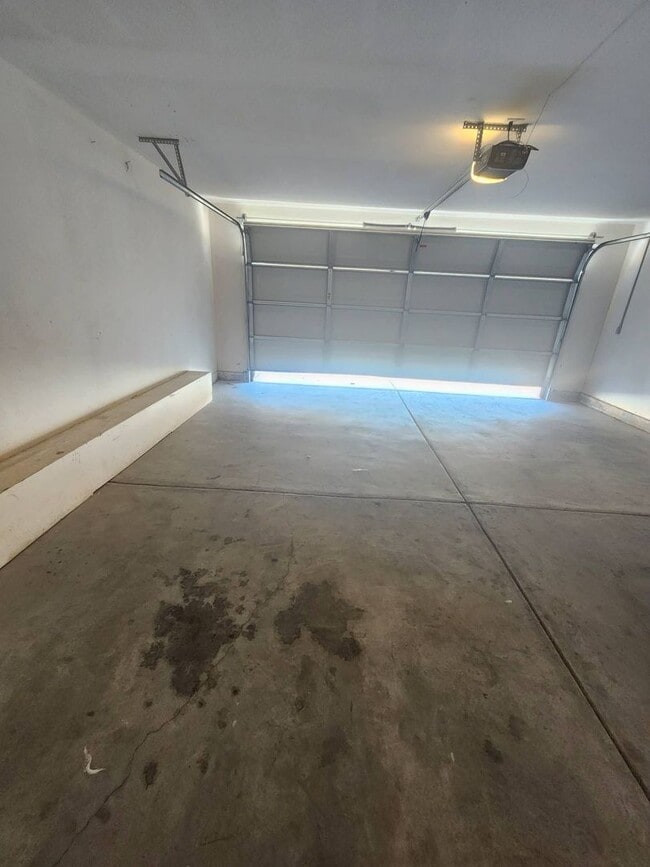 Building Photo - Beautiful Home in the Desert Vista Community
