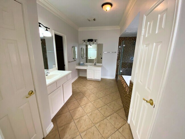 Building Photo - 21623 San Marino Dr