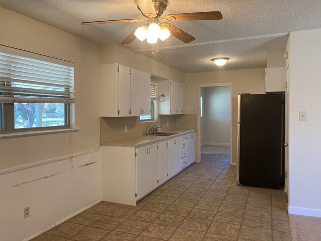 Building Photo - 224 N Oxford Dr