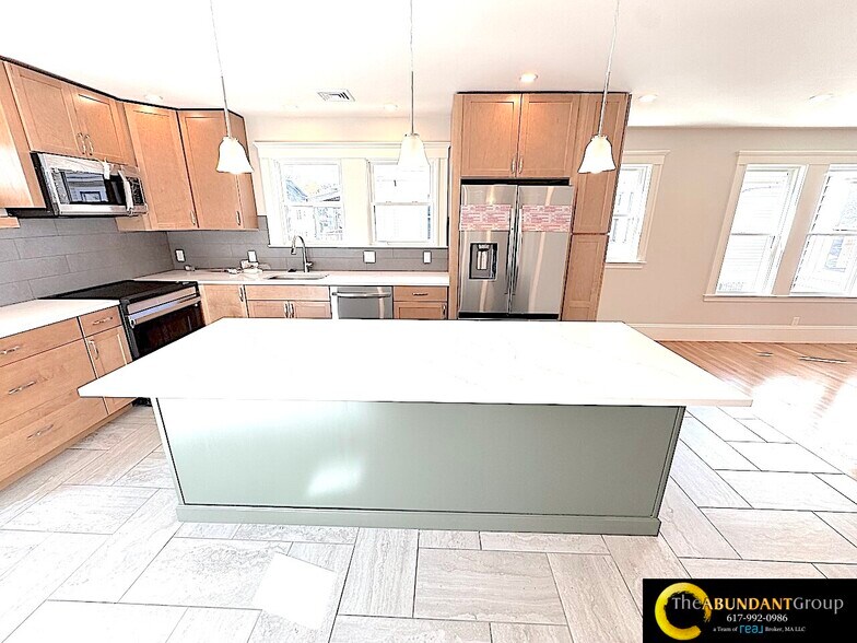 Building Photo - 14 White St