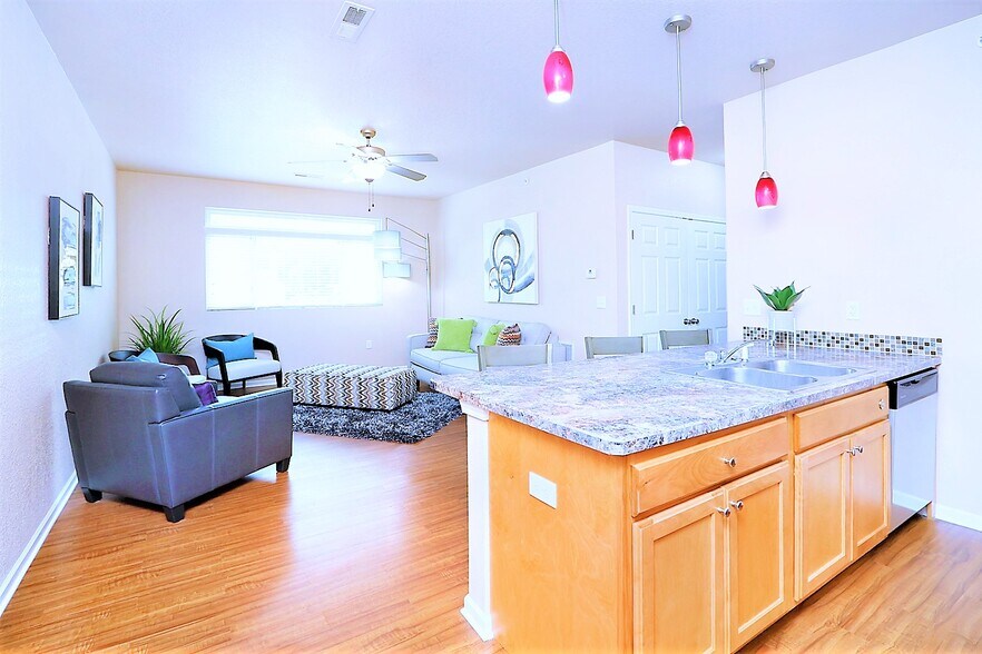 Building Photo - 1030 Kearney St