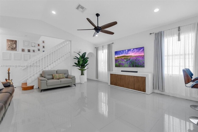 Building Photo - 3920 NE 13th Dr