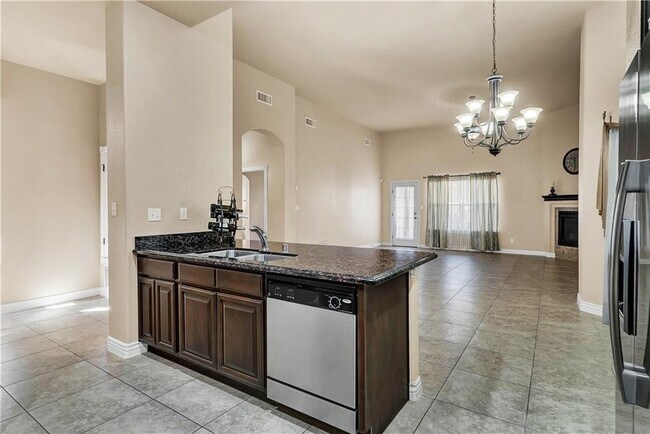 Building Photo - Sandstone Ranch Estates El Paso 3 Bed Refrig A/C!