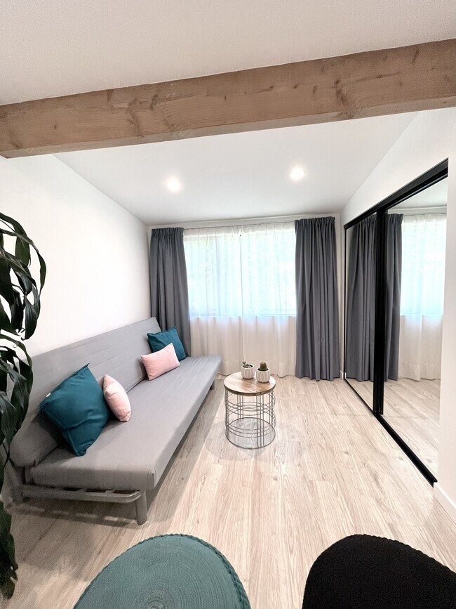 Building Photo - 6143 Carpenter Ave