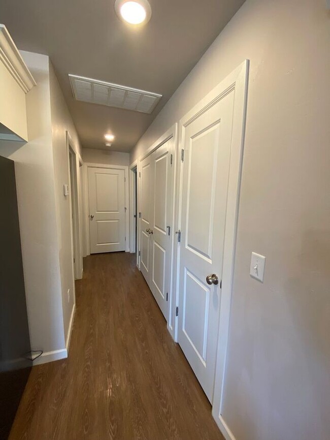 Building Photo - 2 Bed 2 Bath 1 Car Garage Duplex in Summit...