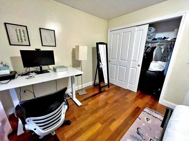 Building Photo - 232 Prospect St