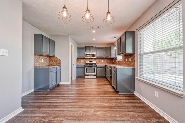 Building Photo - 2419 Fox Water Dr