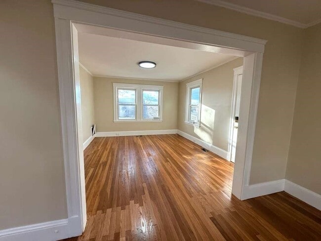 Building Photo - 194 Fells Ave