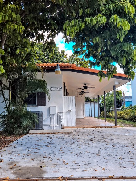 Building Photo - 5451 SW 5th Terrace