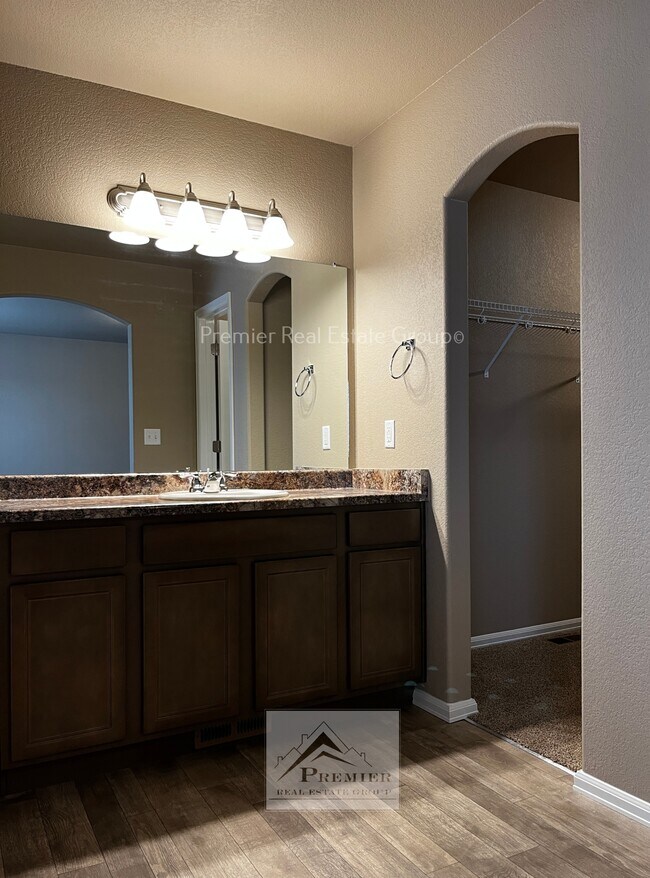 Building Photo - 7863 Sand Lake Heights