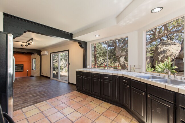 Building Photo - 7846 Lilac Ln