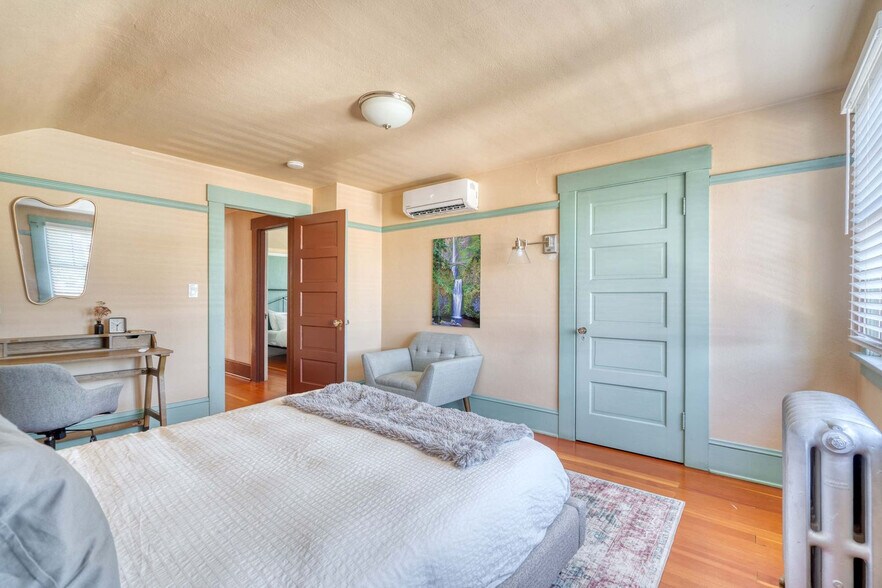 Building Photo - 2034 NE Flanders St