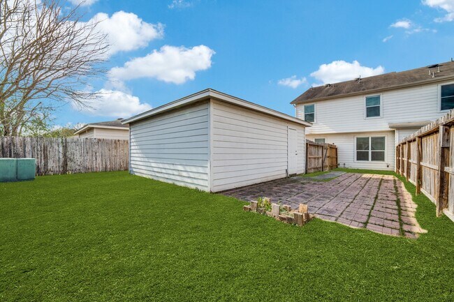 Building Photo - 3 Bedroom/2.5 Bath Heritage Oak Subdivision